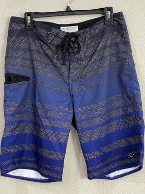 Split Men's Purple to Royal Blue Gradient Stripe Boardshorts Size 32